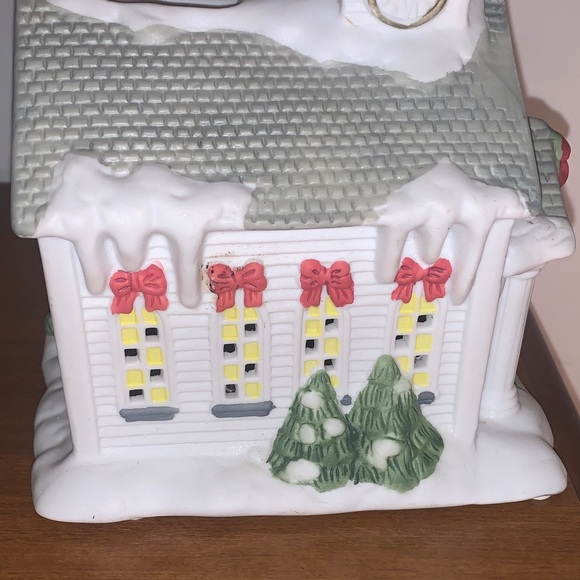 PartyLite Festive Church with Red Door and Green Accents - Picture 5 of 11